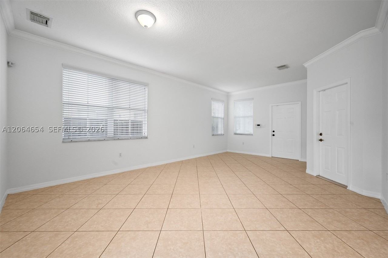 12392 Sw 124th Ter - Photo 5 of 28