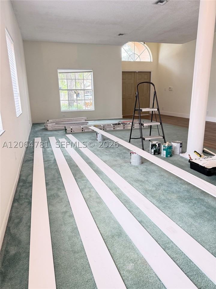 18414 Nw 9th St - Photo 3 of 21