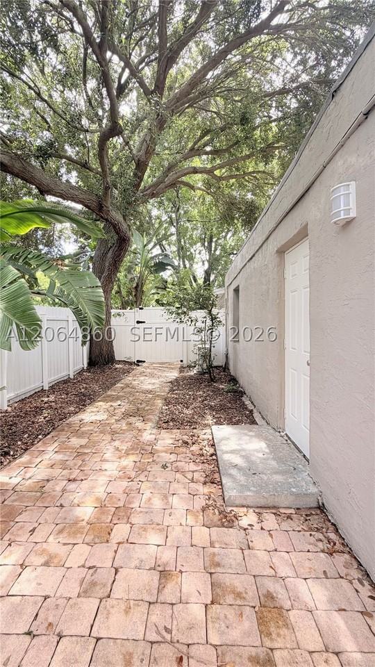 250 Sw 7th St - Photo 7 of 30