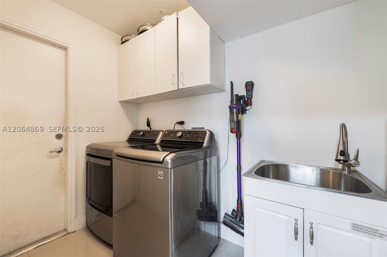 5230 Nw 104th Ct - Photo 4 of 25