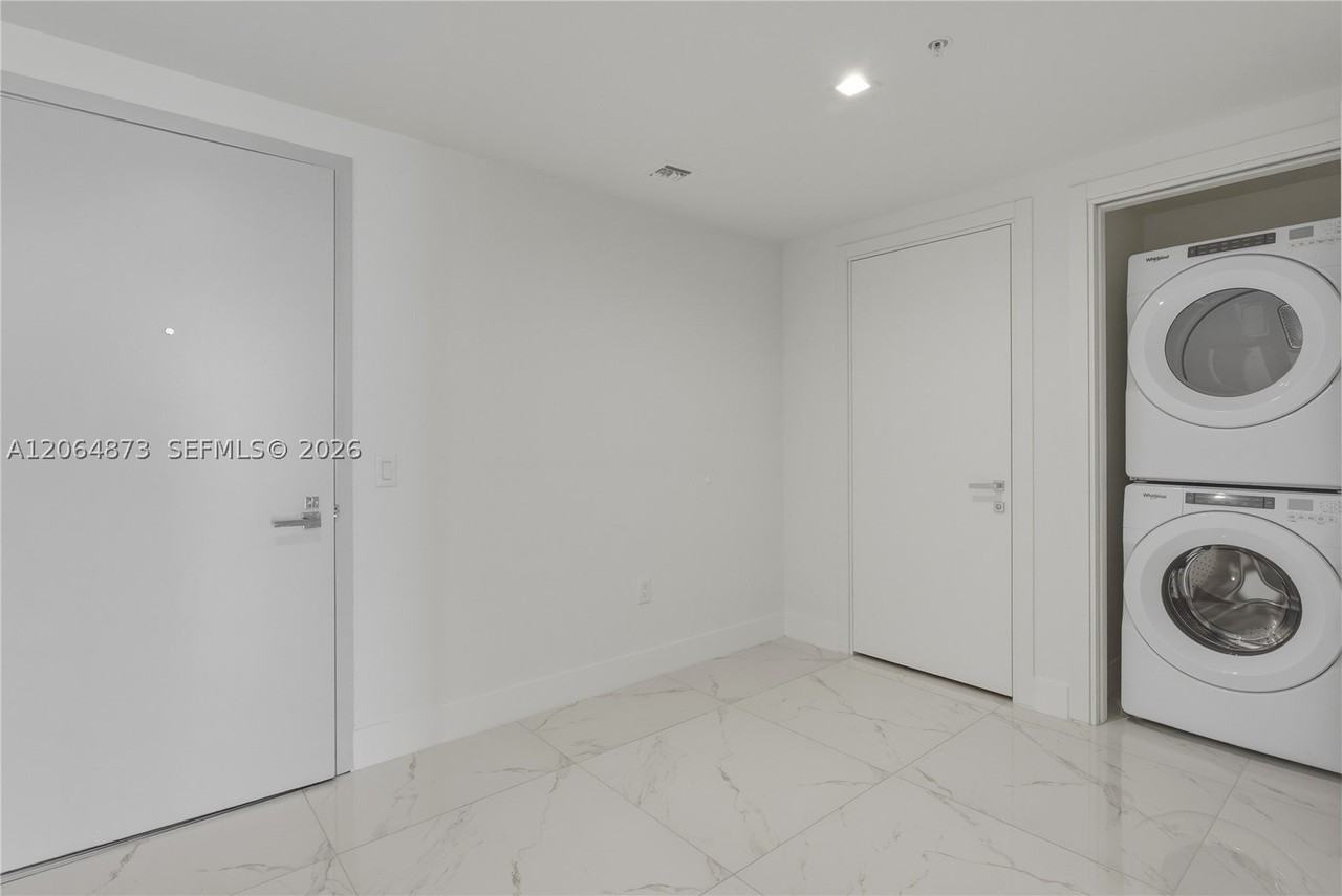 1170 E Hallandale Beach Blvd #904