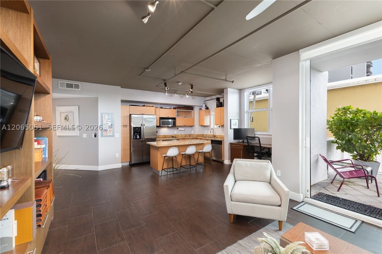 3180 Sw 22nd St #501 - Photo 7 of 36