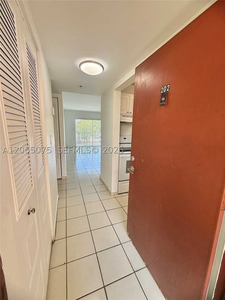 5201 Nw 7th St #202