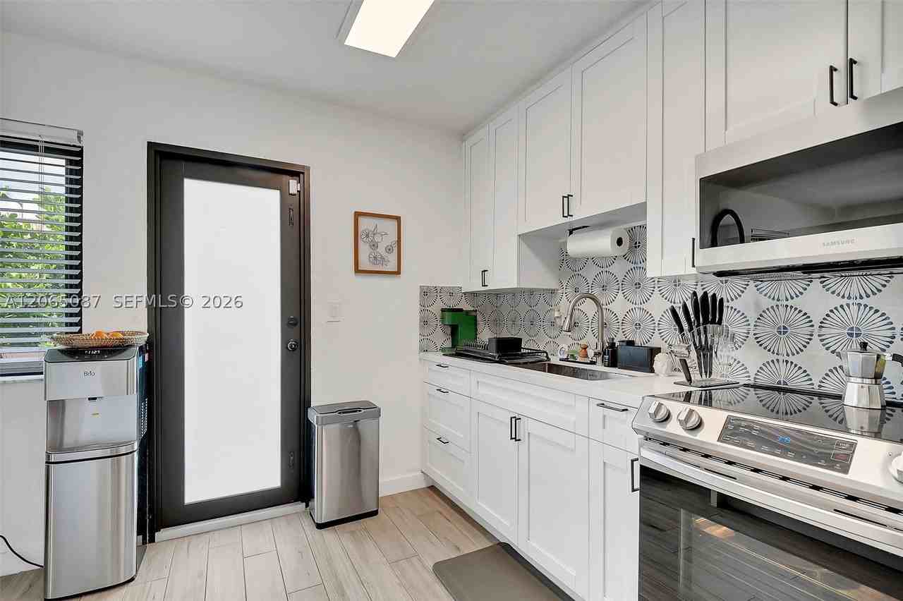 595 Nw 101st St #0 - Photo 5 of 13
