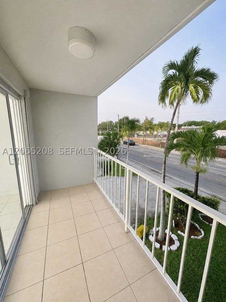 555 Ne 123rd St #215D - Photo 5 of 16