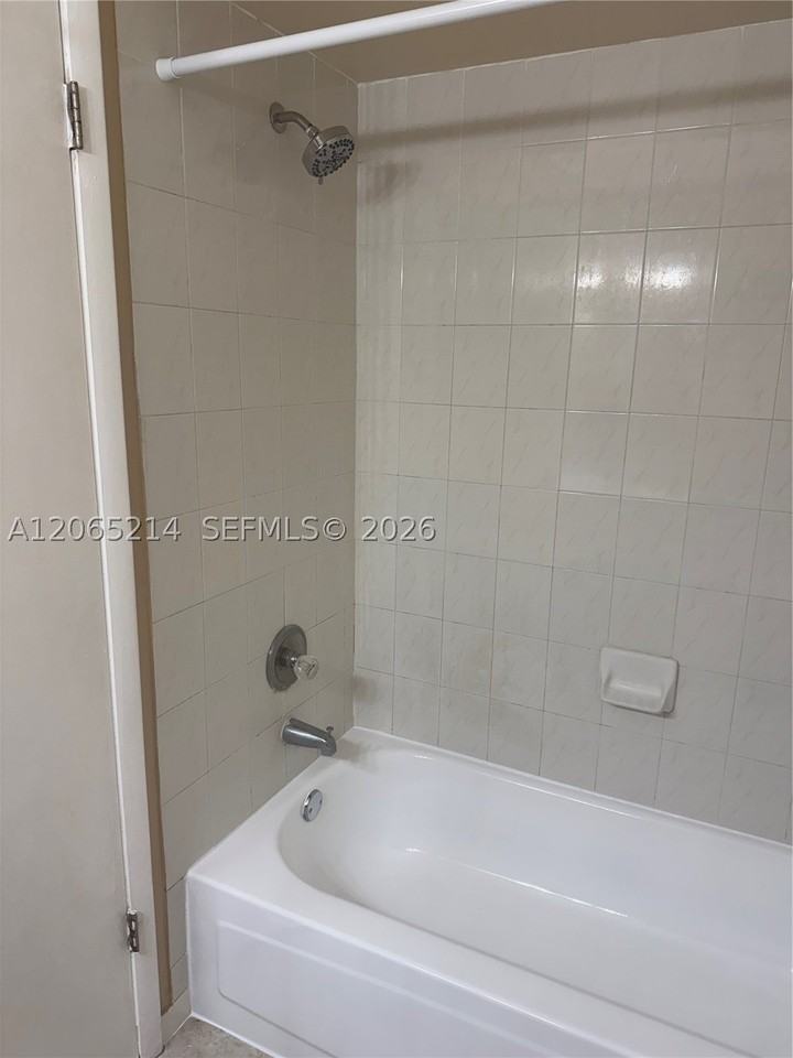 722 Nw 125th Ct #B - Photo 2 of 5