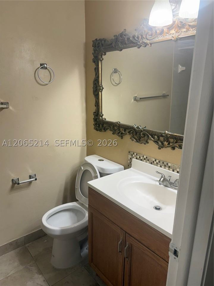 722 Nw 125th Ct #B - Photo 3 of 5