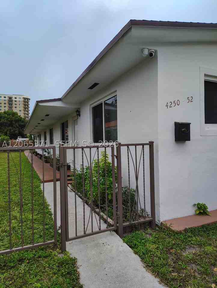 4250 Nw 3rd St #4250 - Photo 4 of 17