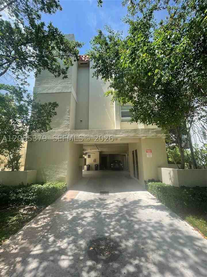 11 Antilla Ave #B - Photo 5 of 14