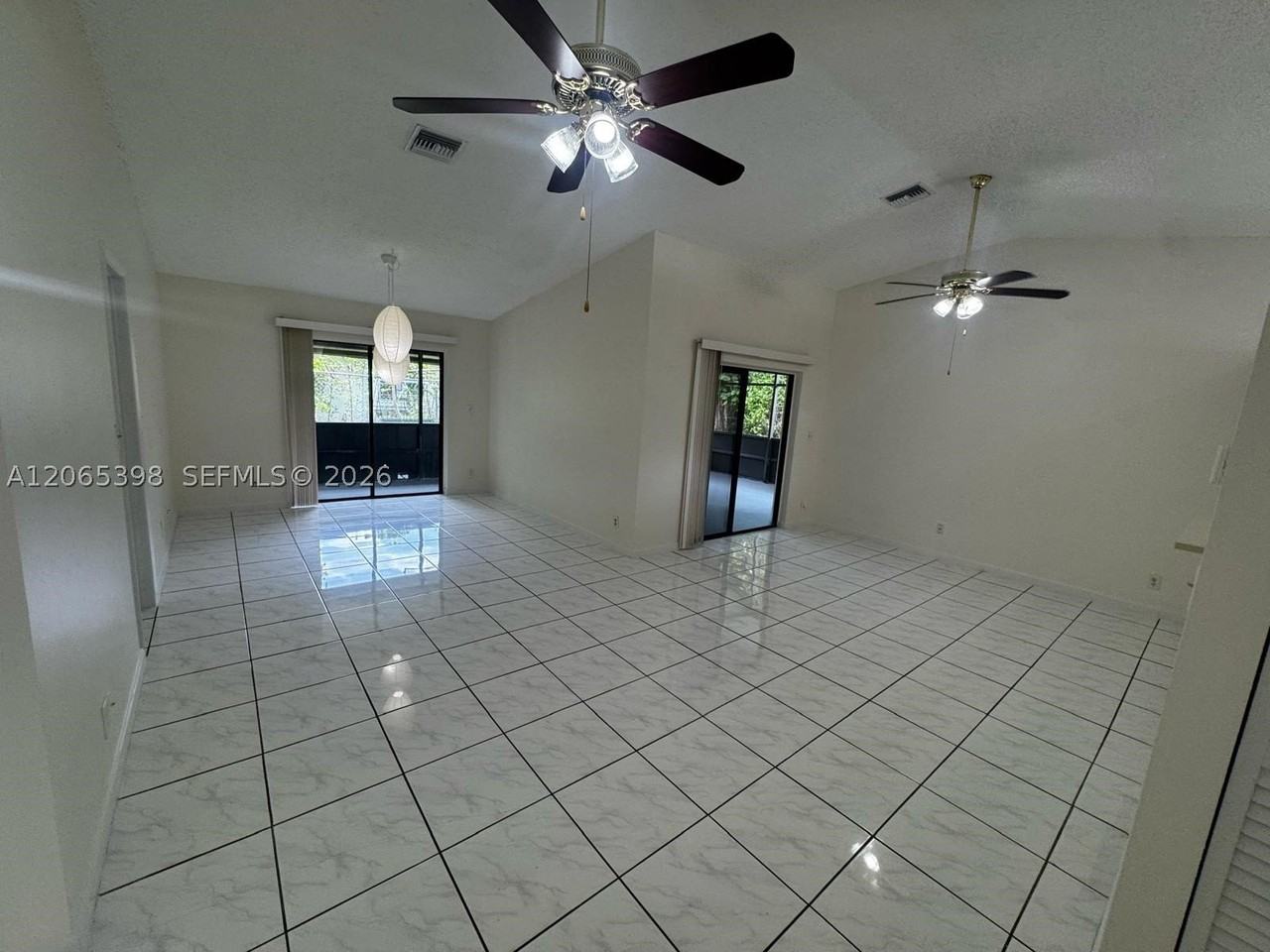 8848 Nw 76th Ct - Photo 5 of 24