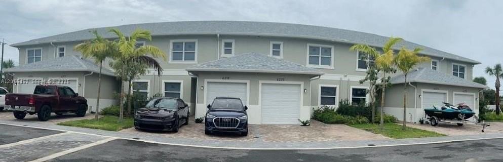 4215 Gulfstream Rd - Photo 2 of 24