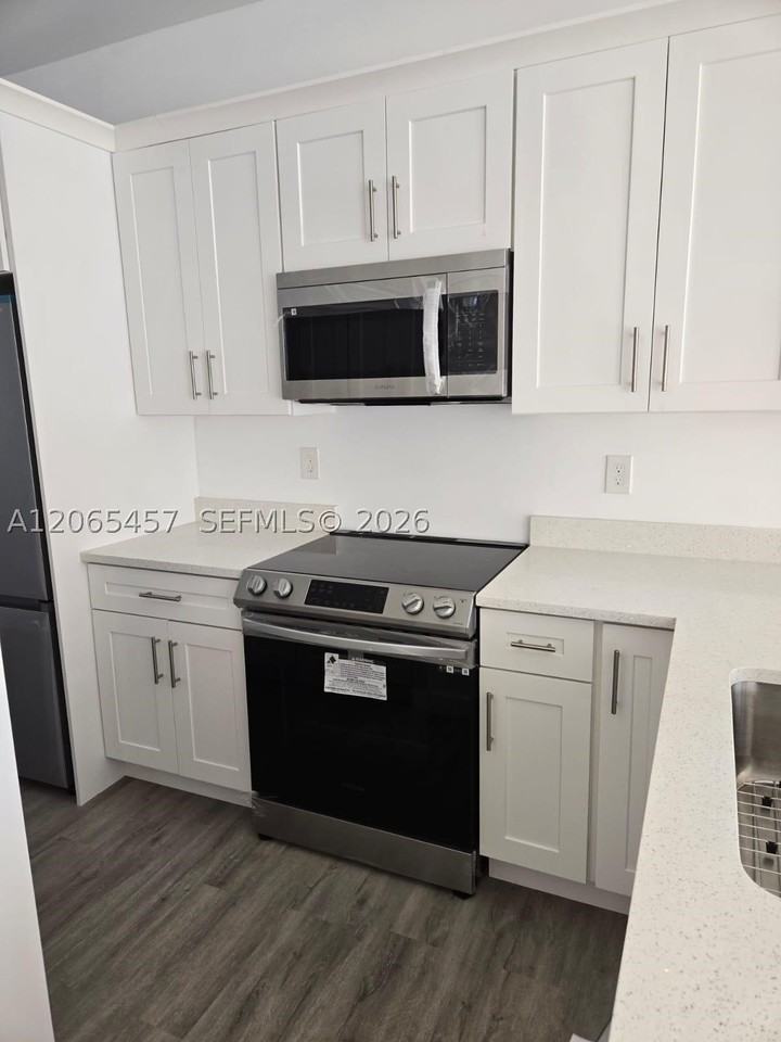 4215 Gulfstream Rd - Photo 6 of 24