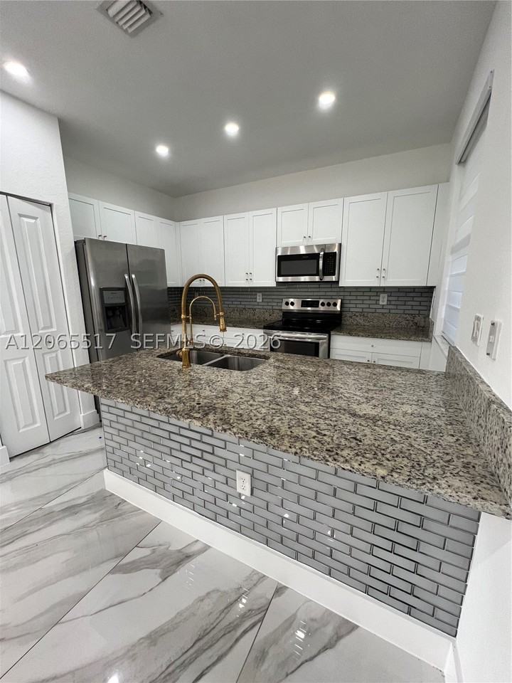 11370 Sw 254th Ter #11370 - Photo 2 of 20