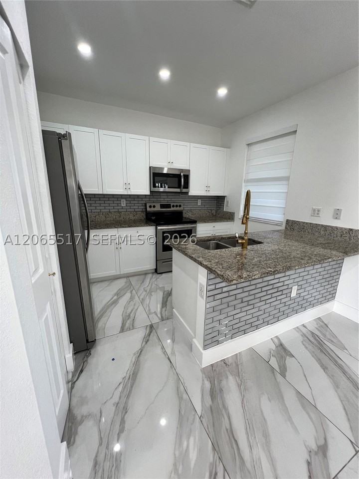 11370 Sw 254th Ter #11370 - Photo 3 of 20