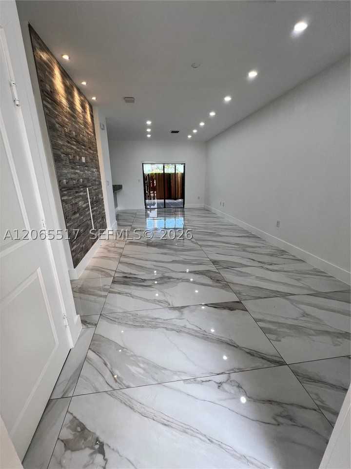 11370 Sw 254th Ter #11370 - Photo 4 of 20
