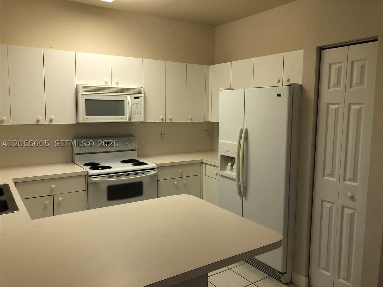 2733 Ne 3rd Ct #103 - Photo 3 of 19