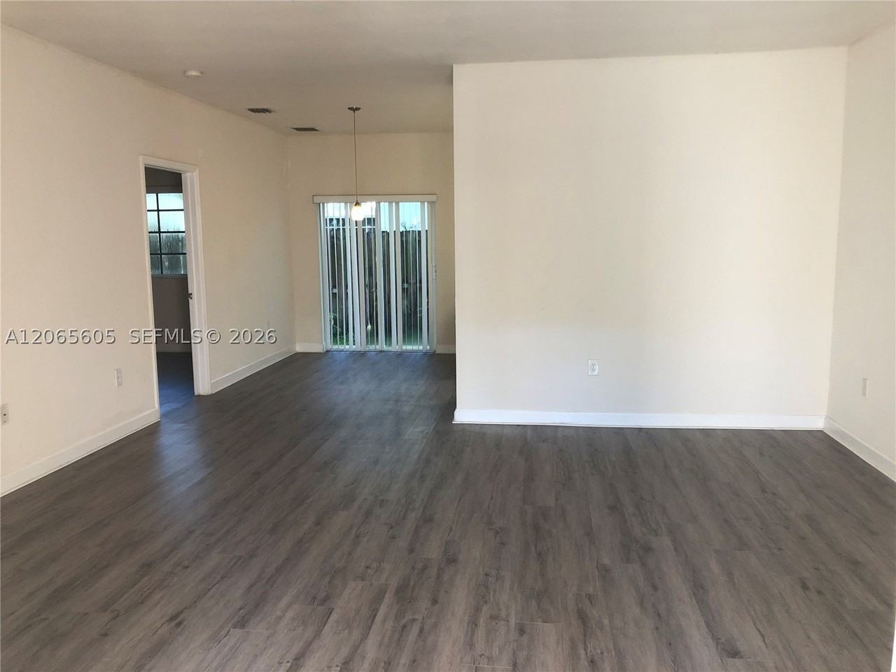 2733 Ne 3rd Ct #103 - Photo 4 of 19