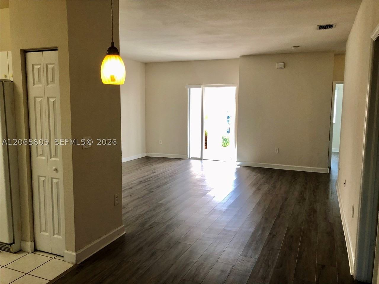 2733 Ne 3rd Ct #103 - Photo 5 of 19
