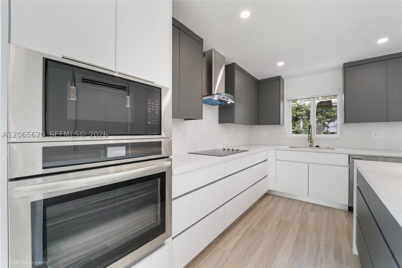 1654 Sw 18th Ave #1 - Photo 5 of 13