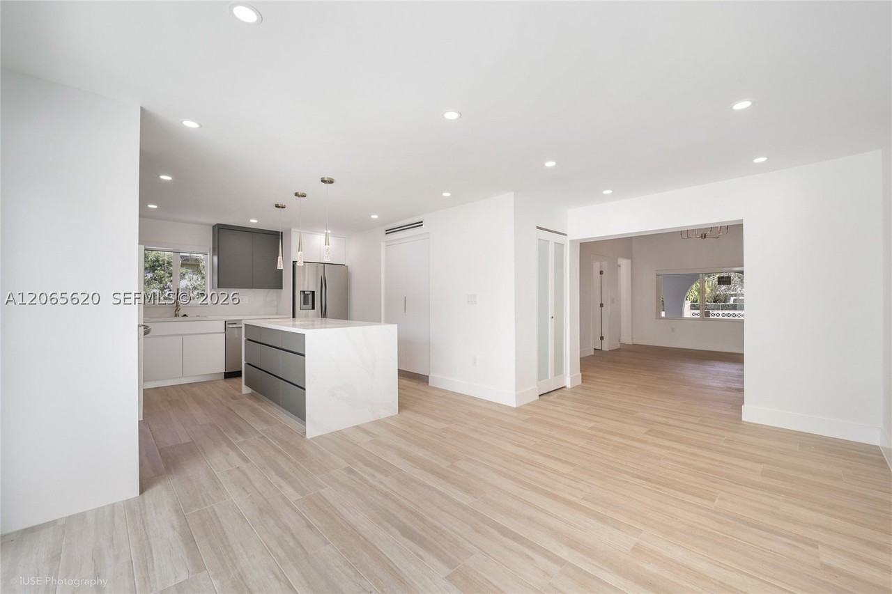 1654 Sw 18th Ave #1 - Photo 6 of 13