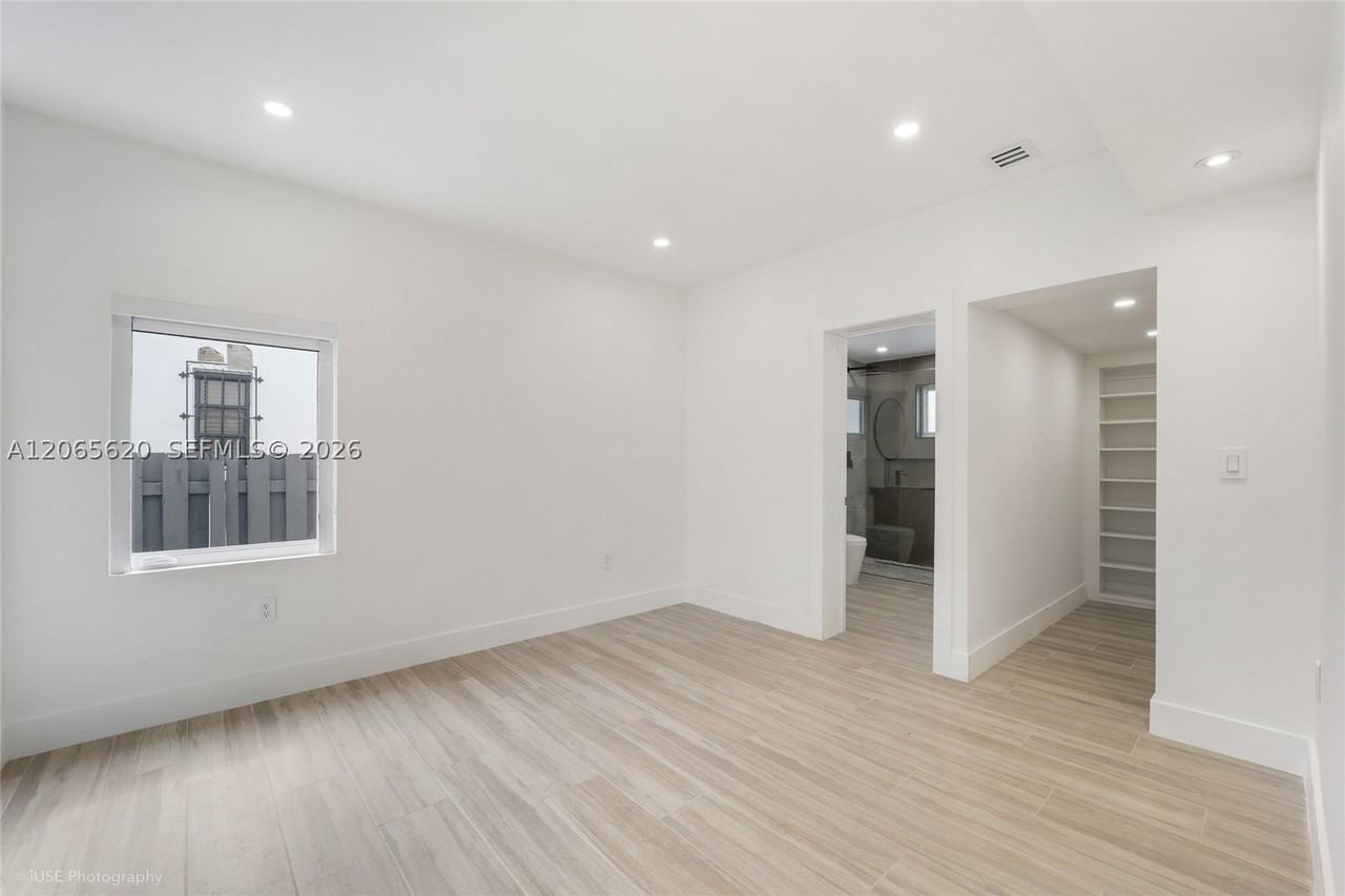 1654 Sw 18th Ave #1 - Photo 7 of 13