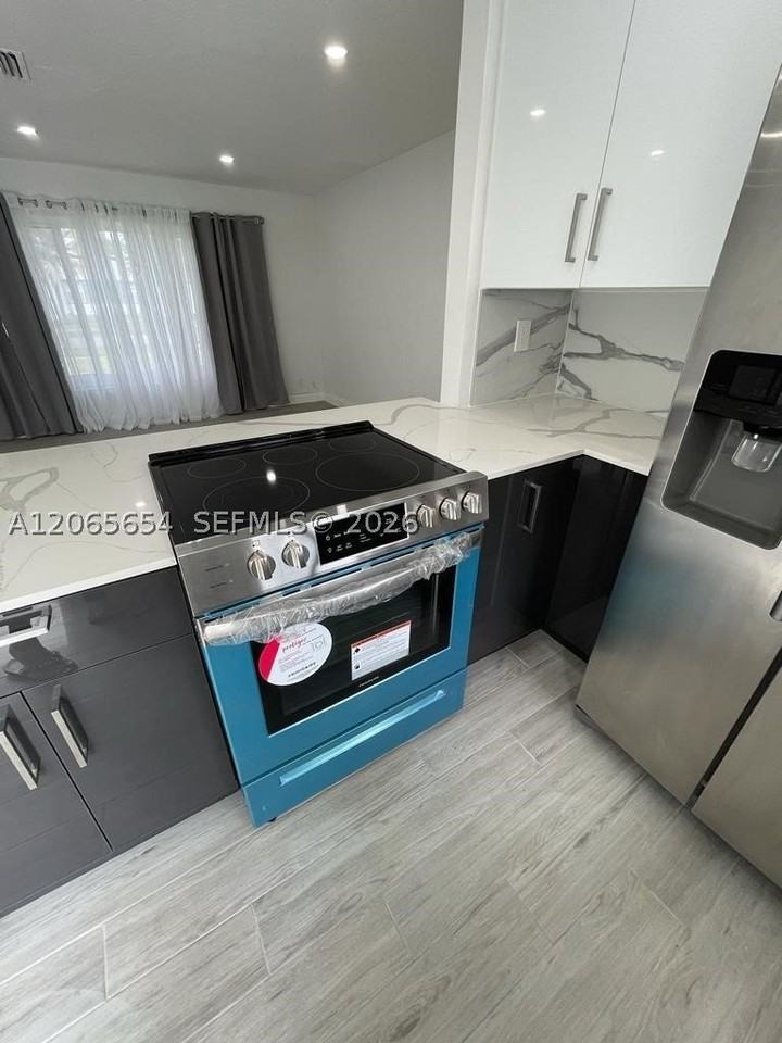 912 Ne 5th St #912 - Photo 4 of 25