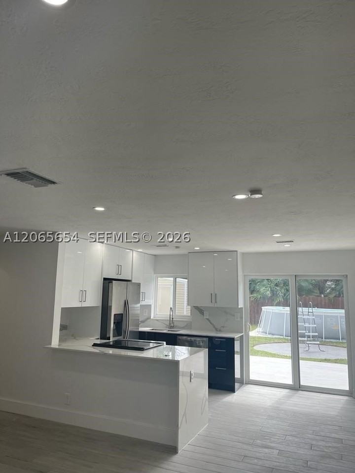 912 Ne 5th St #912 - Photo 5 of 25