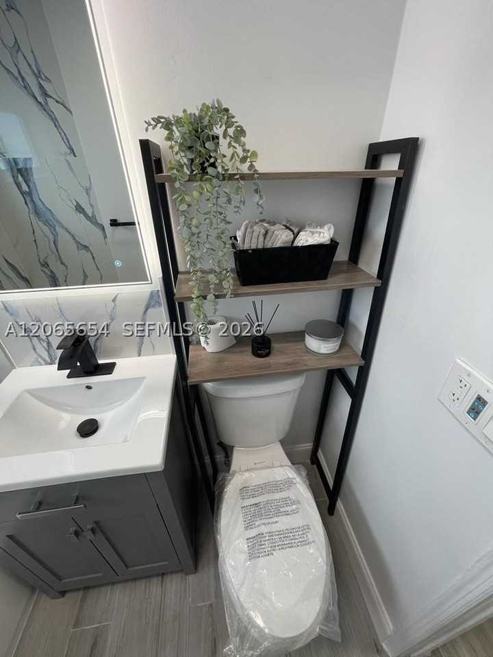 912 Ne 5th St #912 - Photo 7 of 25
