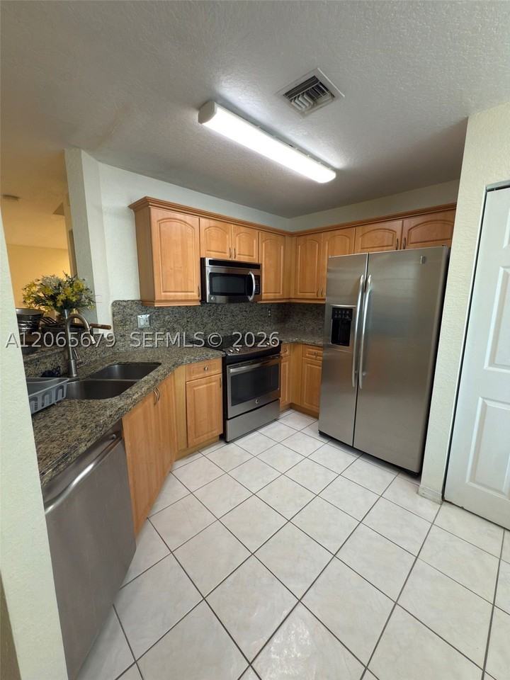 1105 Sw 44th Way #1105 - Photo 4 of 23