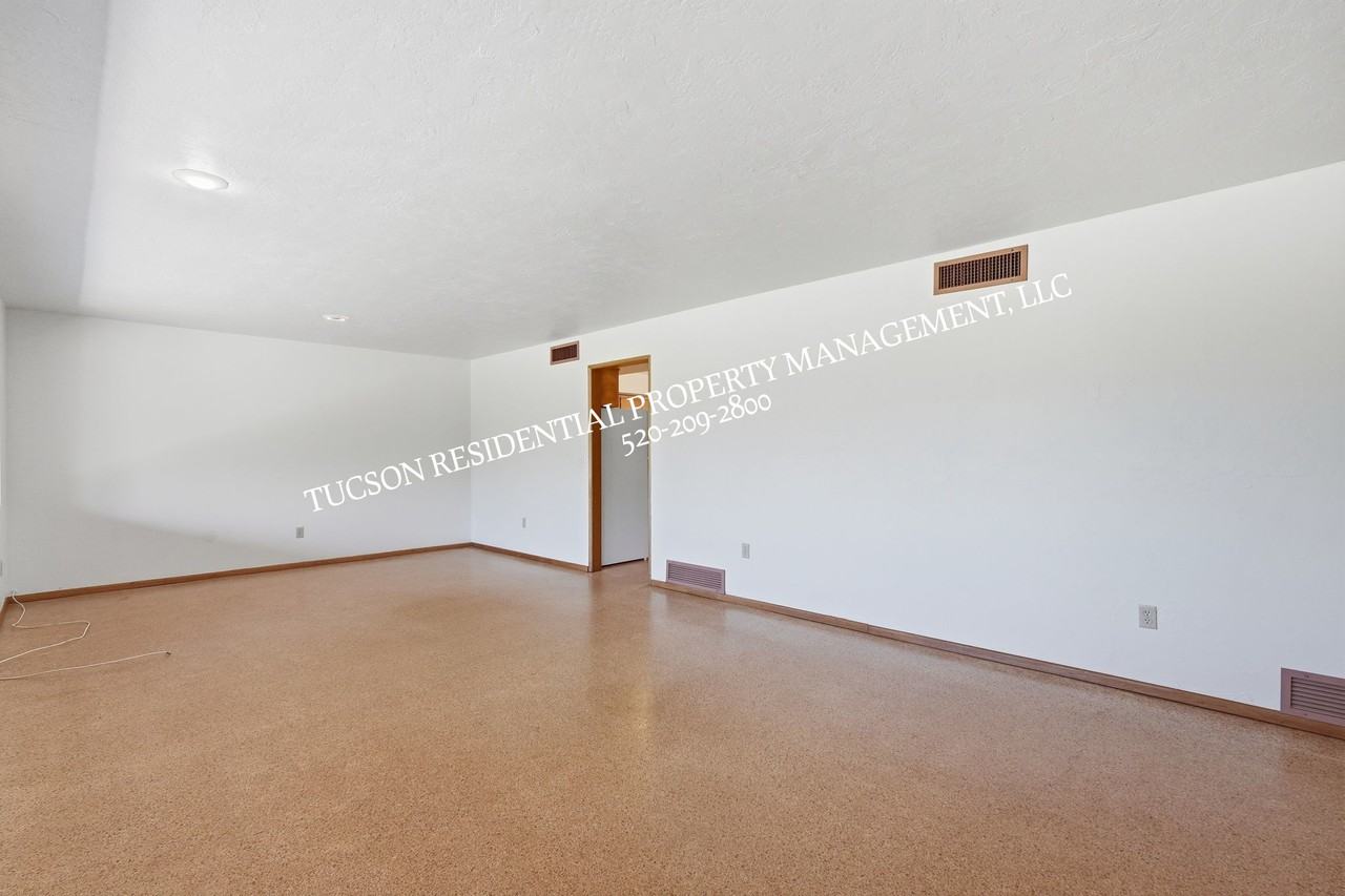 4565 E Quivira Dr #1 - Photo 6 of 29