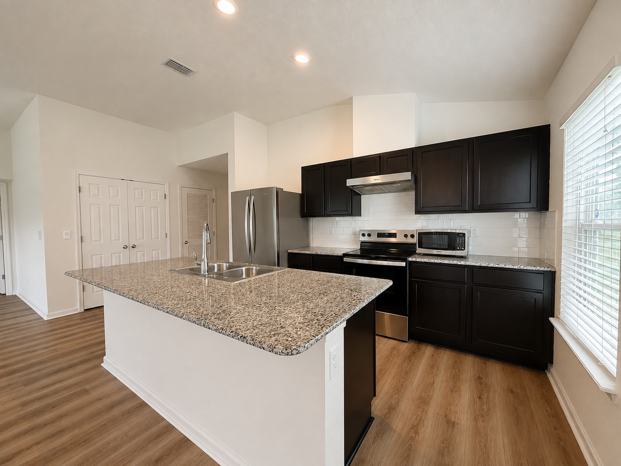 817 Trellis Bay Dr #1 - Photo 3 of 33