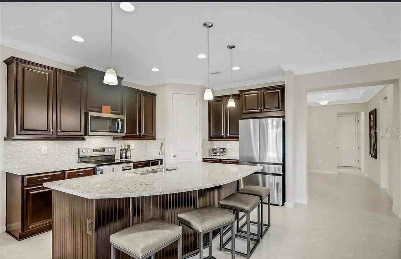 11780 Tapestry Ln - Photo 3 of 31