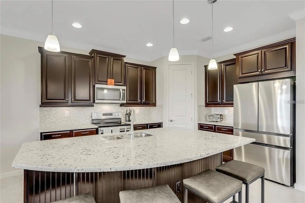 11780 Tapestry Ln - Photo 5 of 31