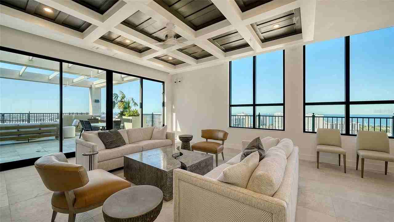 33 S Palm Ave #804 - Photo 4 of 49