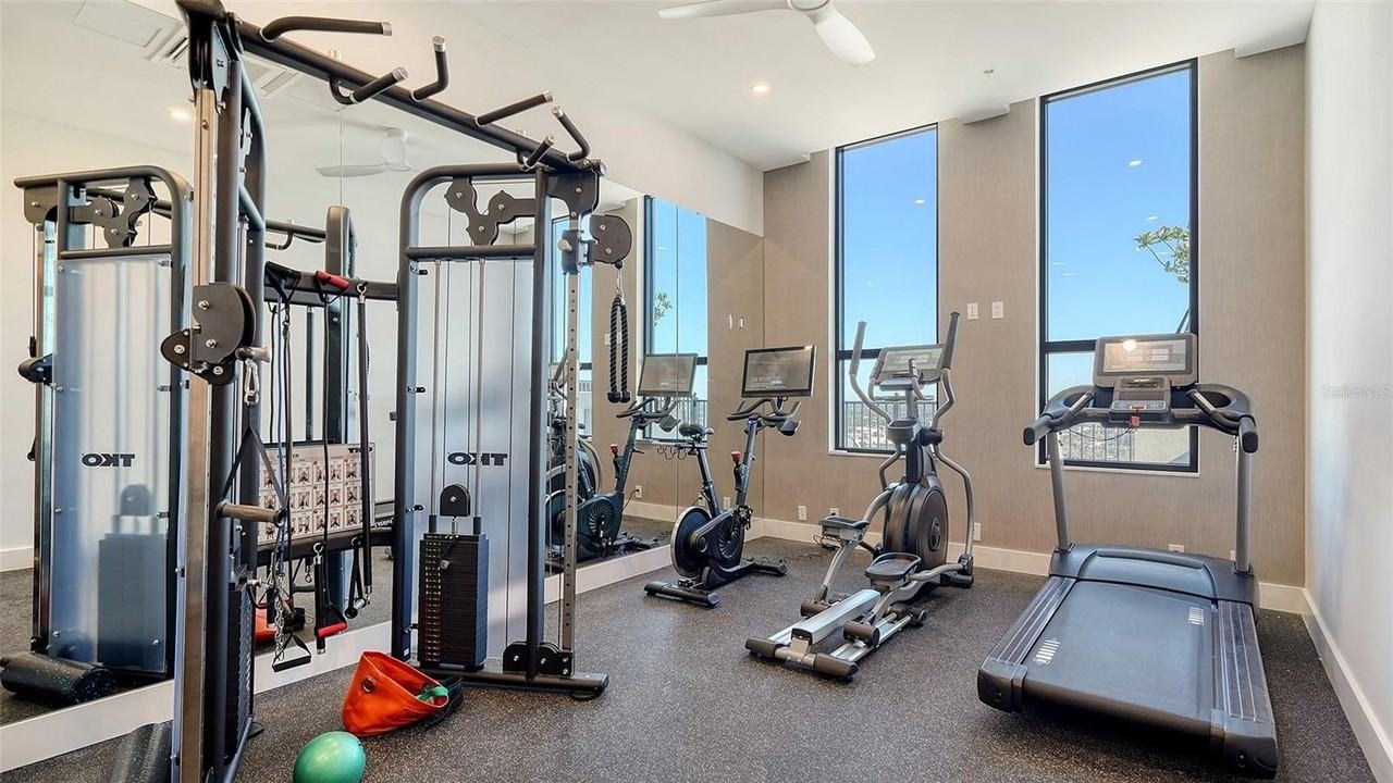 33 S Palm Ave #804 - Photo 5 of 49