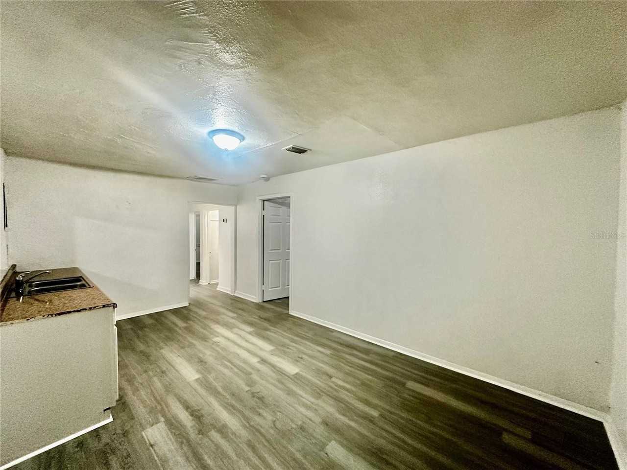 1907 S Rio Grande Ave - Photo 5 of 17