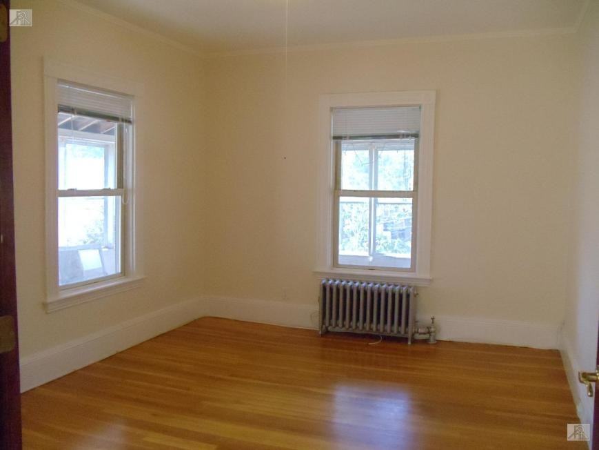 51 Falkland St - Photo 3 of 10