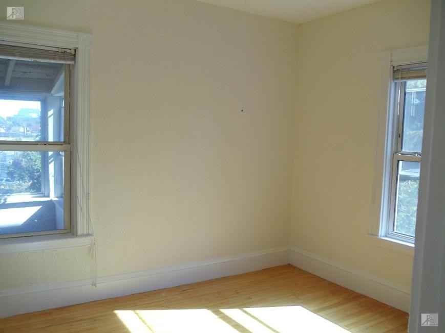 51 Falkland St - Photo 4 of 10