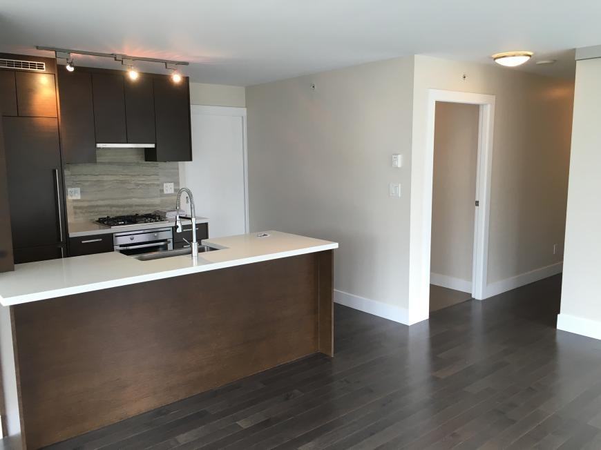 535 Smithe St - Photo 2 of 10