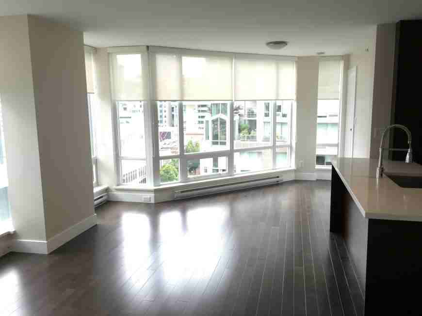 535 Smithe St - Photo 3 of 10