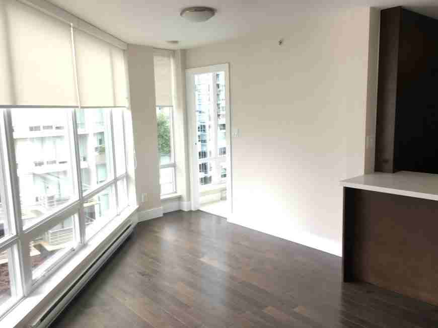 535 Smithe St - Photo 4 of 10