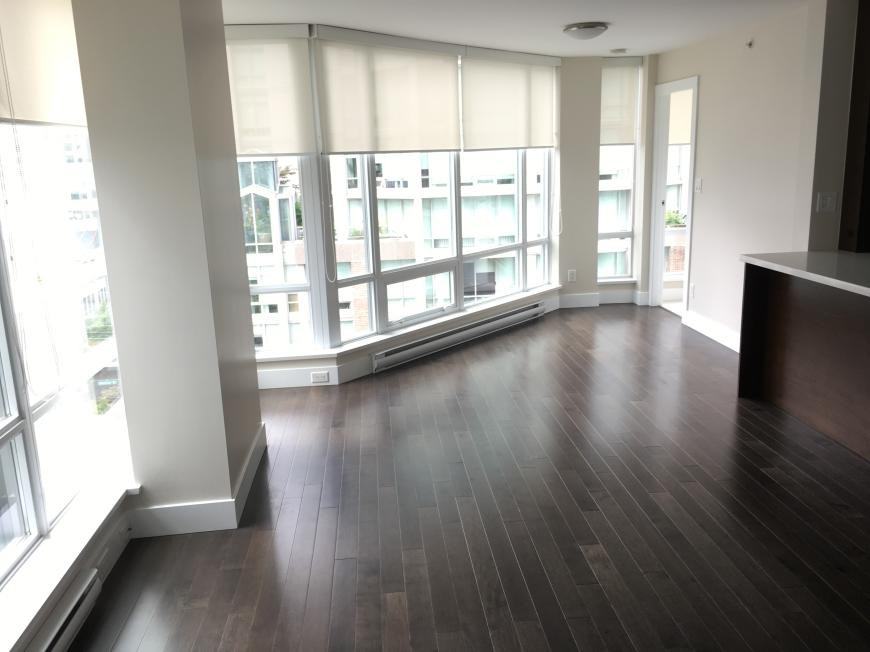 535 Smithe St - Photo 7 of 10