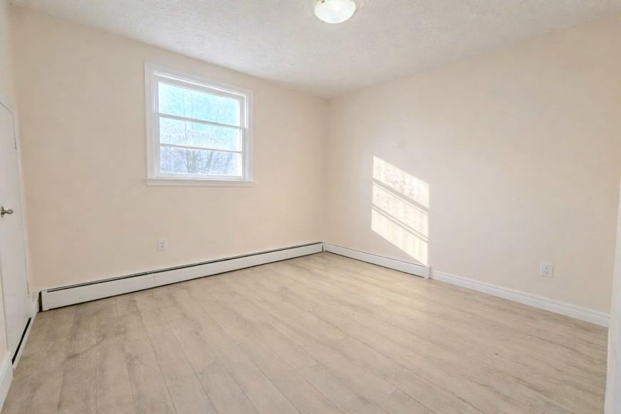 75 Douglas Ave - Photo 2 of 6