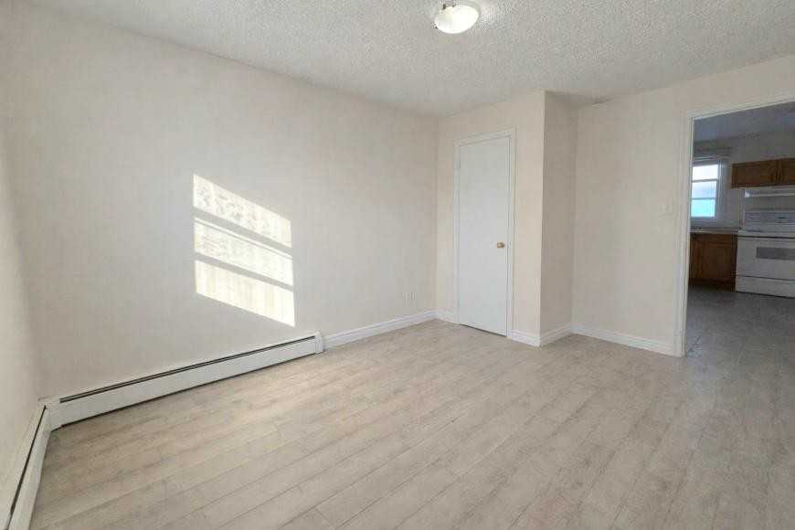 75 Douglas Ave - Photo 3 of 6