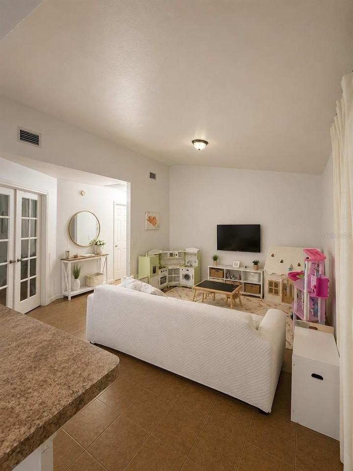 2113 N Normandy Blvd - Photo 5 of 12