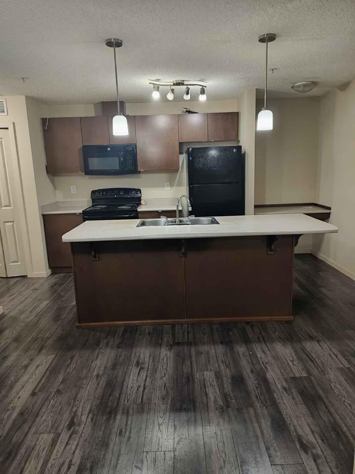 3357 16a Ave Nw - Photo 6 of 9