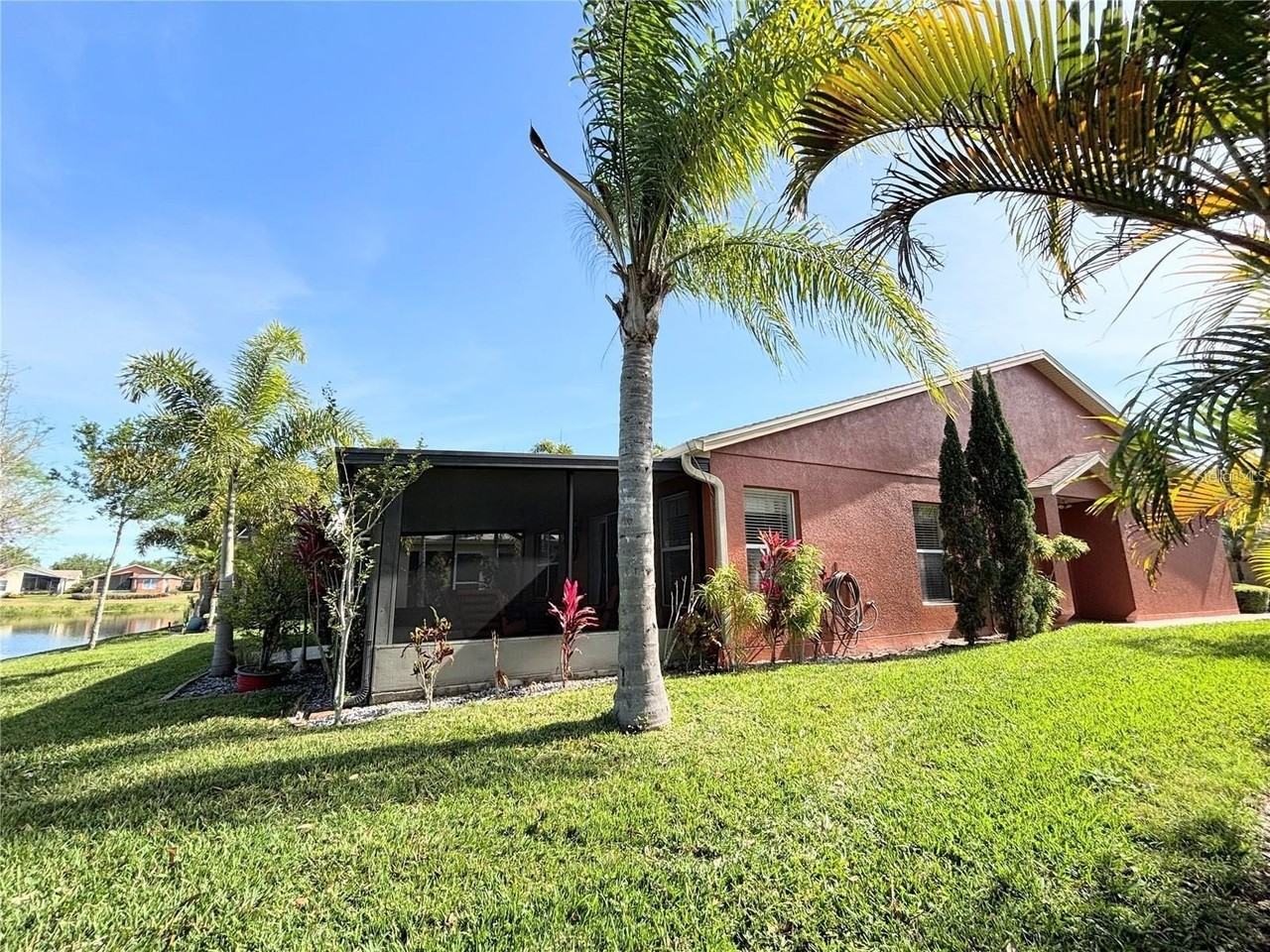 585 Grand Canal Dr - Photo 4 of 26