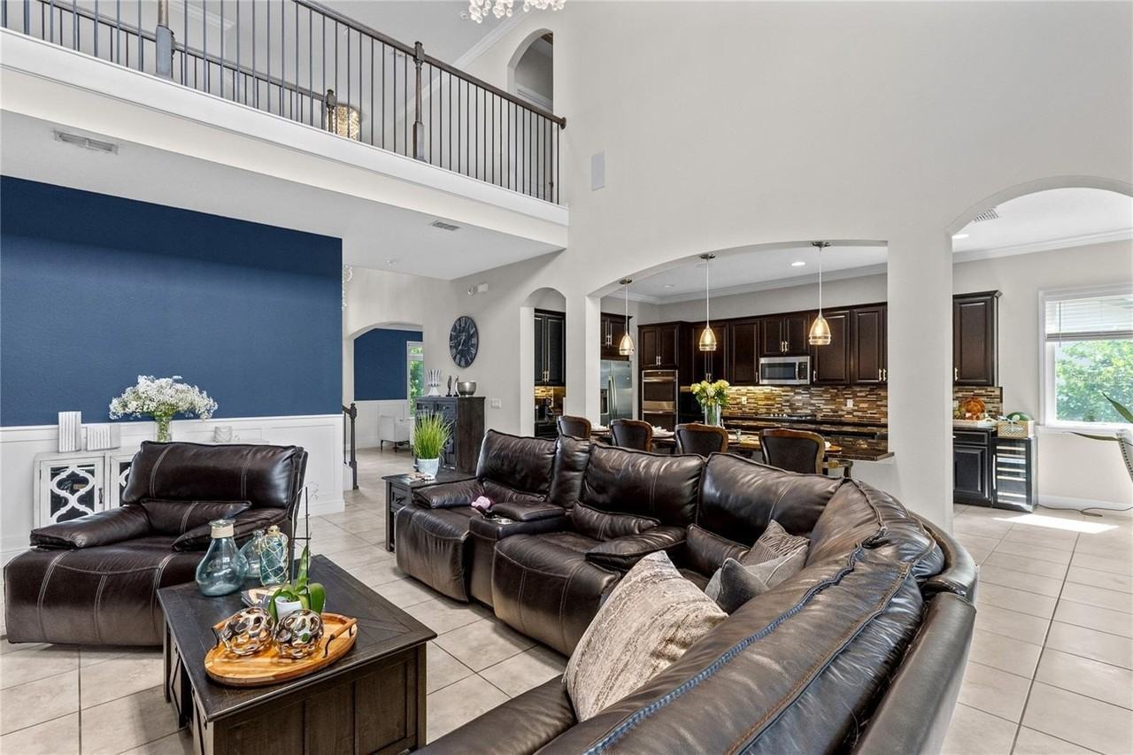 8802 Finsen St - Photo 4 of 39