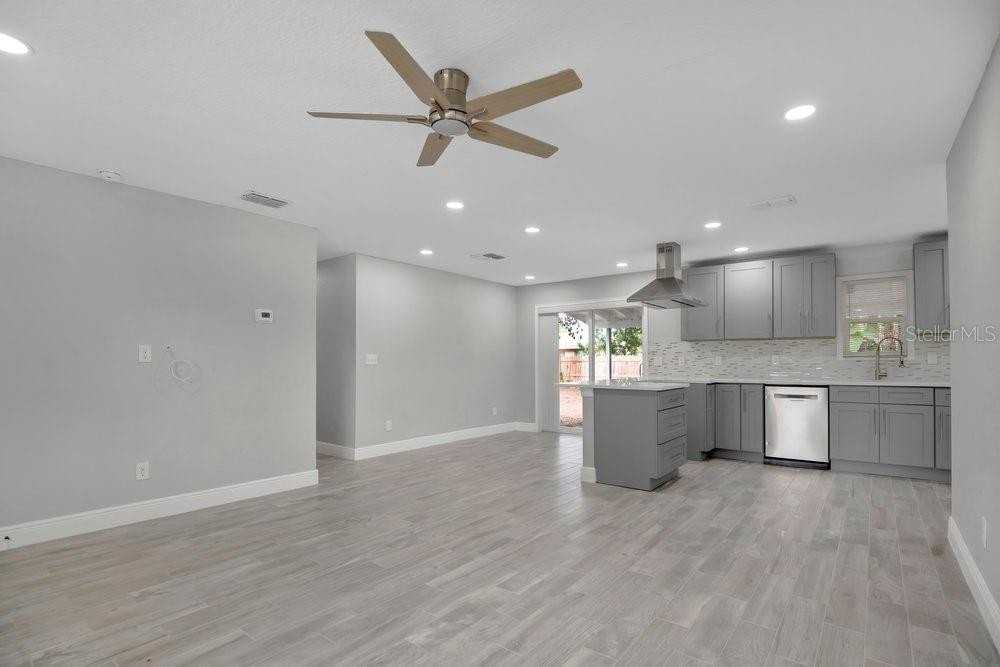 2115 Messina Ave - Photo 6 of 33