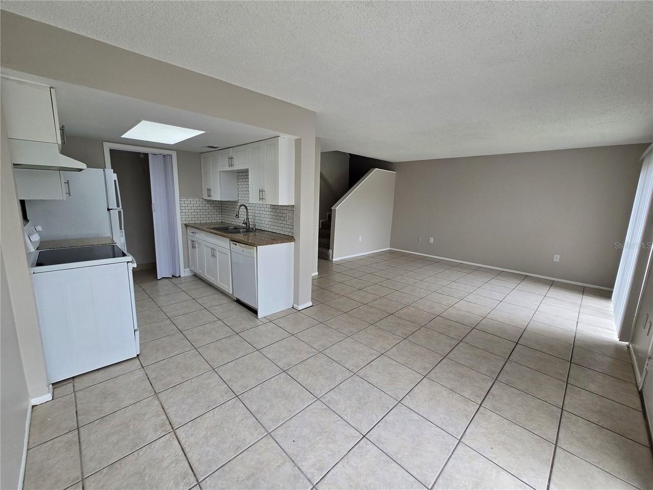 1810 Caralee Blvd - Photo 4 of 13